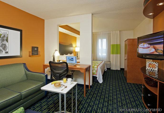 Fairfield Inn & Suites Lansing West Delta Center Township Room photo