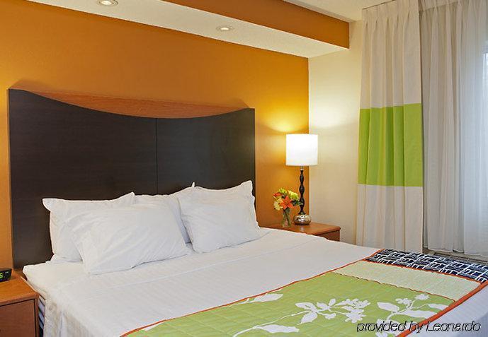 Fairfield Inn & Suites Lansing West Delta Center Township Room photo