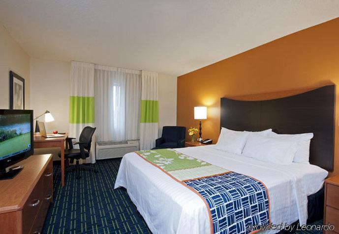 Fairfield Inn & Suites Lansing West Delta Center Township Room photo